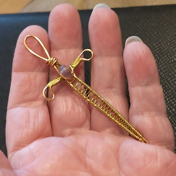 NWT Awesome Wire Wrapped Sword Pendant - Picture 3 of 3